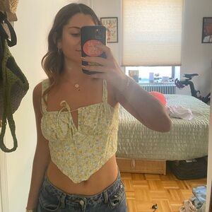 Super cute floral corset top! Perfect for summer